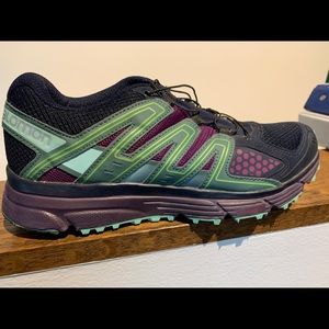 Salomon hiking shoes size 8 womens